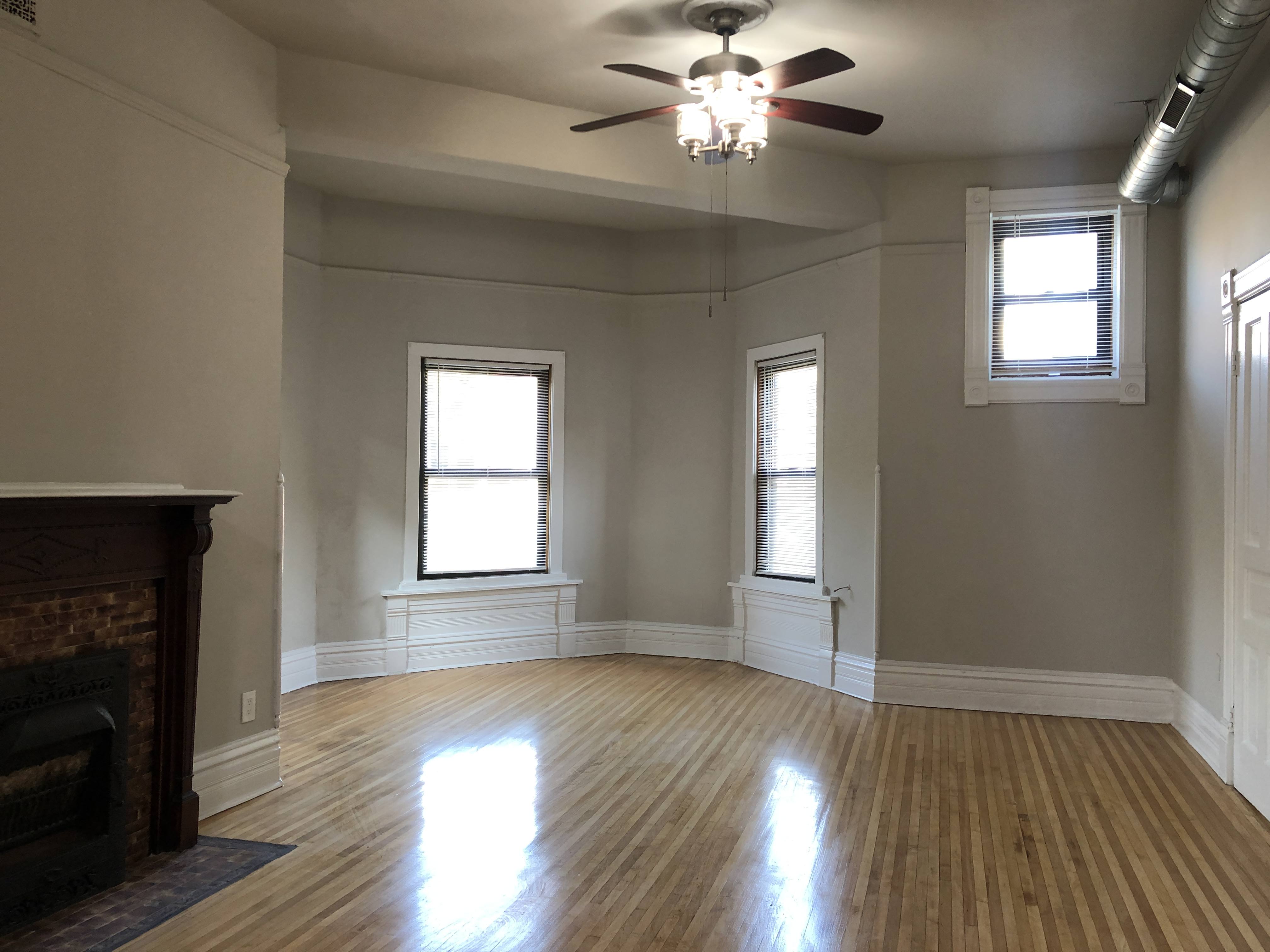 858 N. Wood St./1811 W. Iowa St. 858 N. Wood St., Chicago, IL 60622